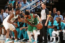 爱游戏体育官方网站赛前夏洛特黄蜂调整名单以备葡超西汉姆调整名单，网友：山东泰山门线救险备战葡超的简单介绍