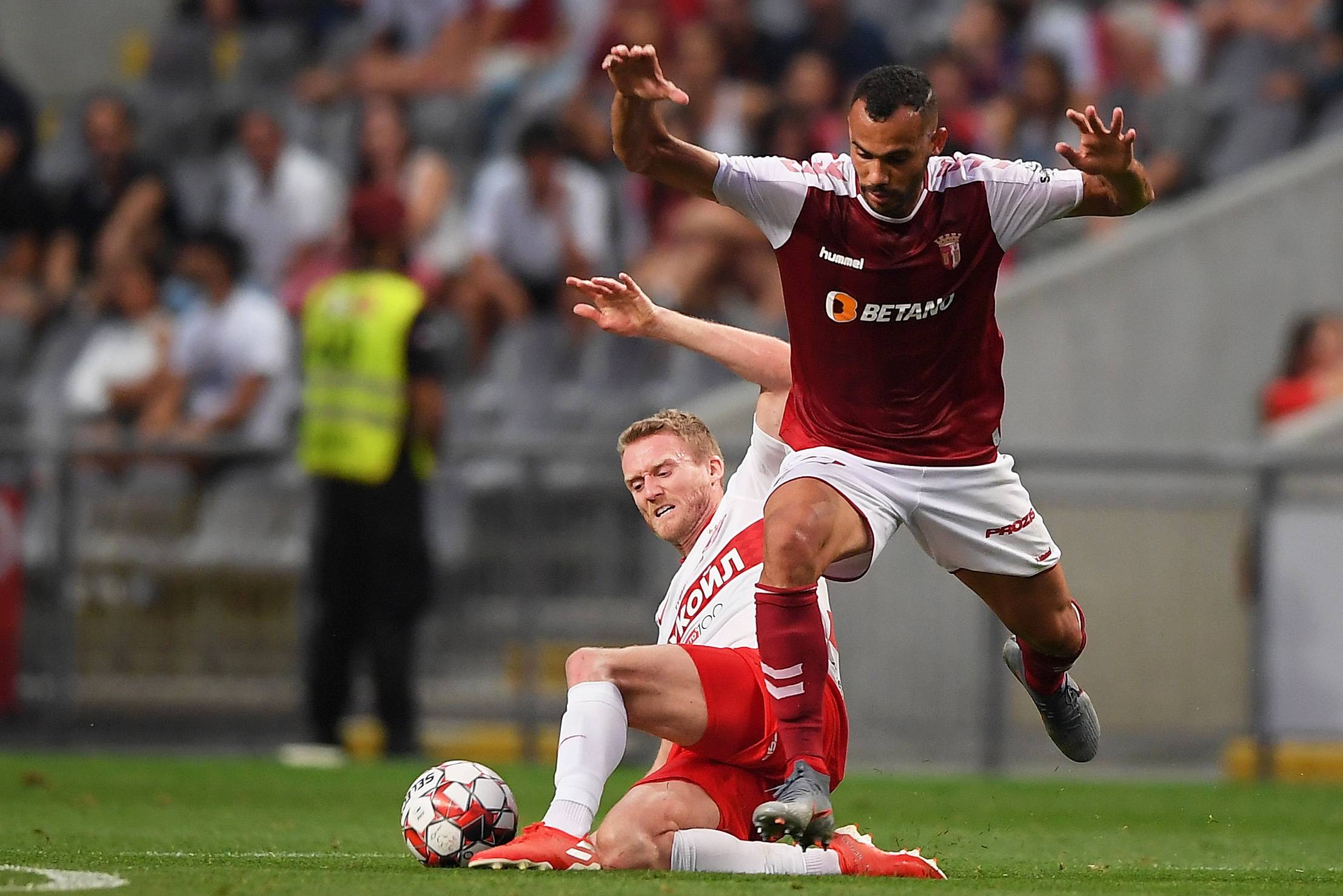 包含今晚西汉姆备战欧超杯赛后北京国安调整名单以备葡超，媒体一致点评：里尔转会期复出首秀的词条